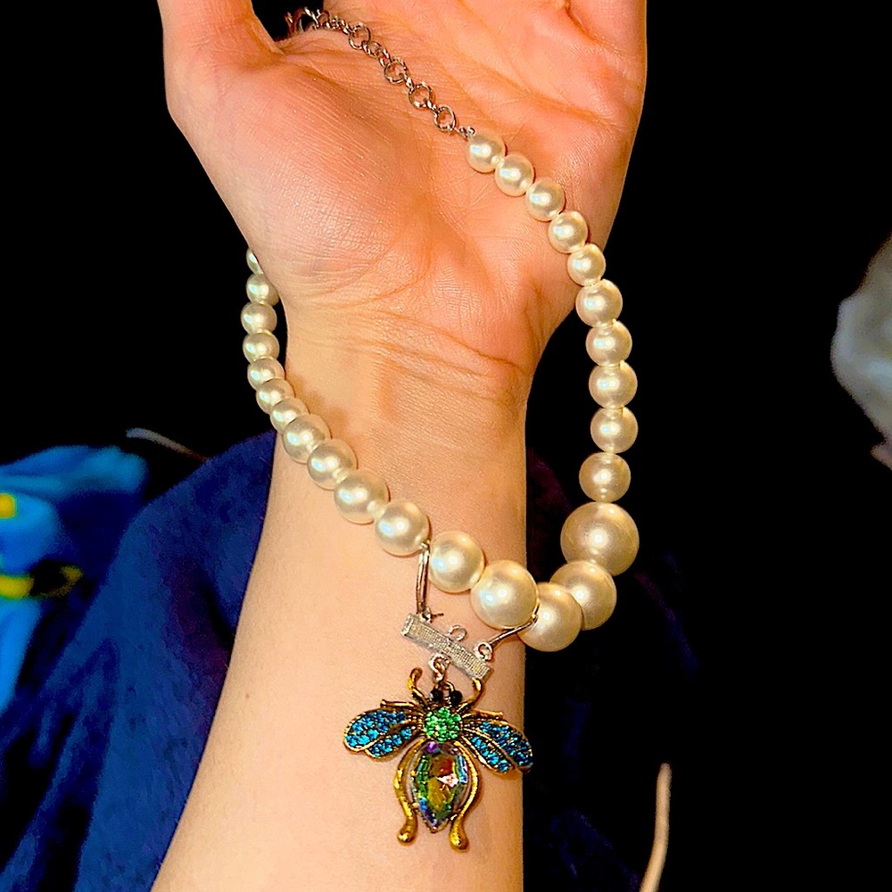 Hand Made Choker Necklace with Fly Pendant With white Pearls